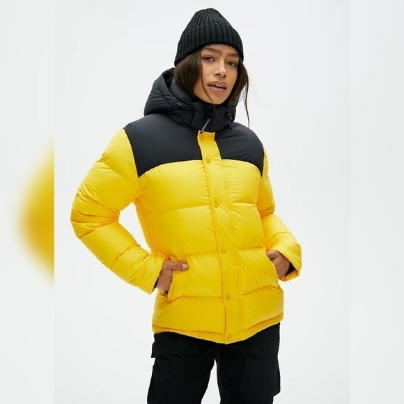 Aritzia Jacket The Super Puff Goose Down Warm Winter Hood Black Yellow XS GUC - Picture 11 of 12